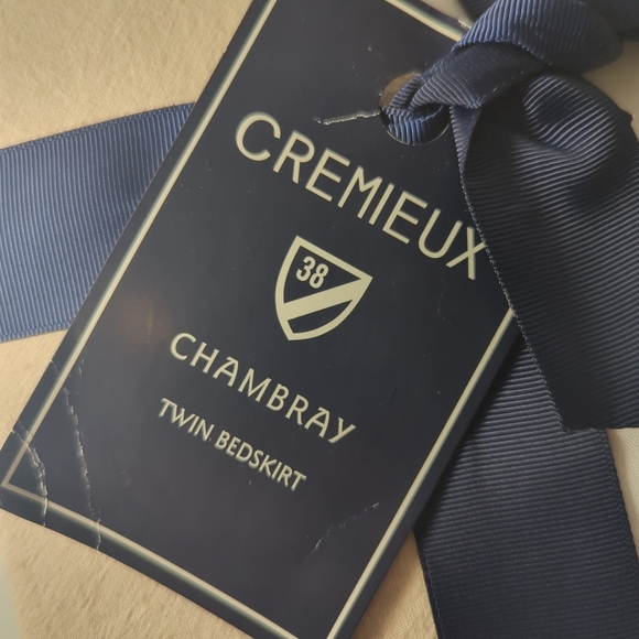 NEW- Cremieux Twin Bedskirt Cotton Chambray Khaki - 39" X 75" + 16" MSRP $69 - Picture 3 of 4